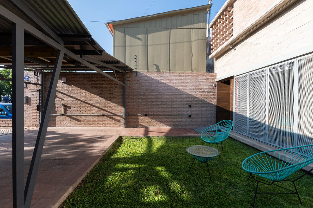 Fae + NOMADA complete residence with continuous elements and courtyards in Córdoba