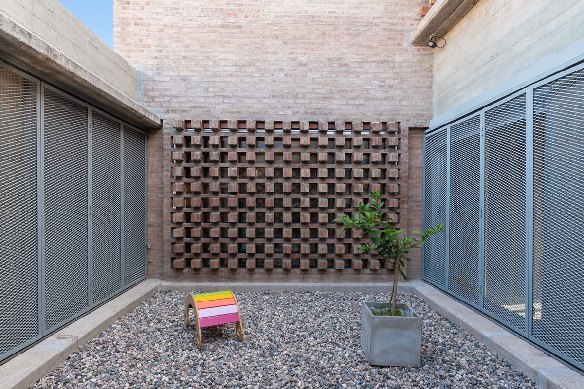 Fae + NOMADA complete residence with continuous elements and courtyards in Córdoba