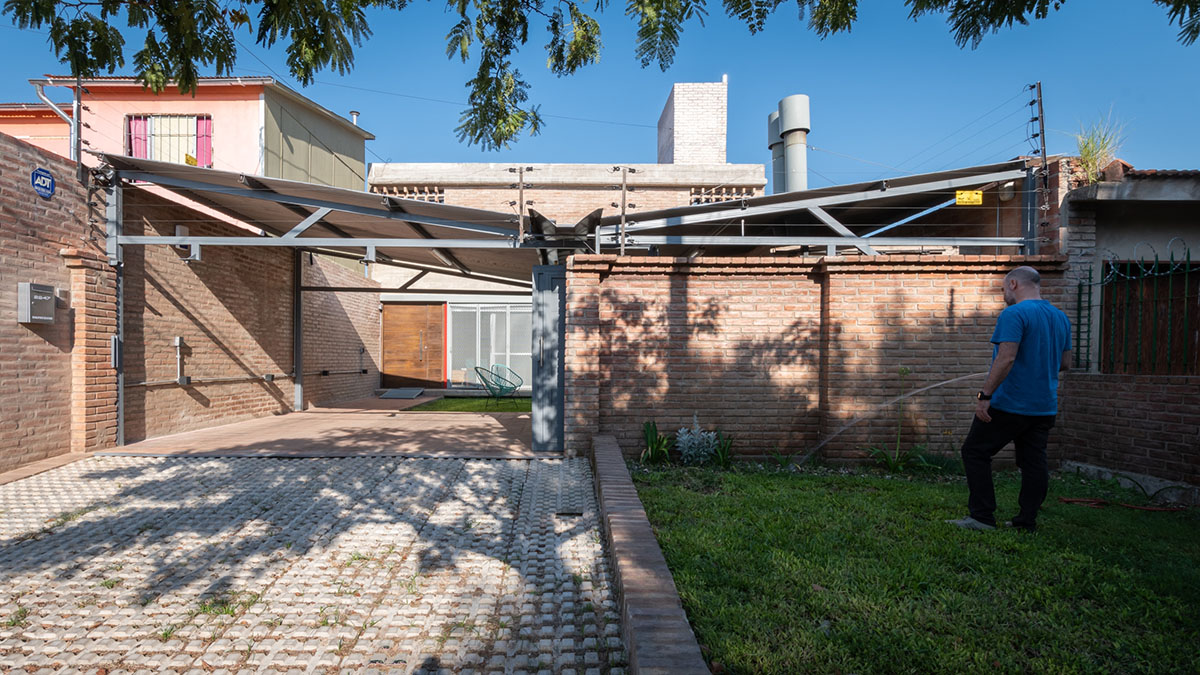 Fae + NOMADA complete residence with continuous elements and courtyards in Córdoba