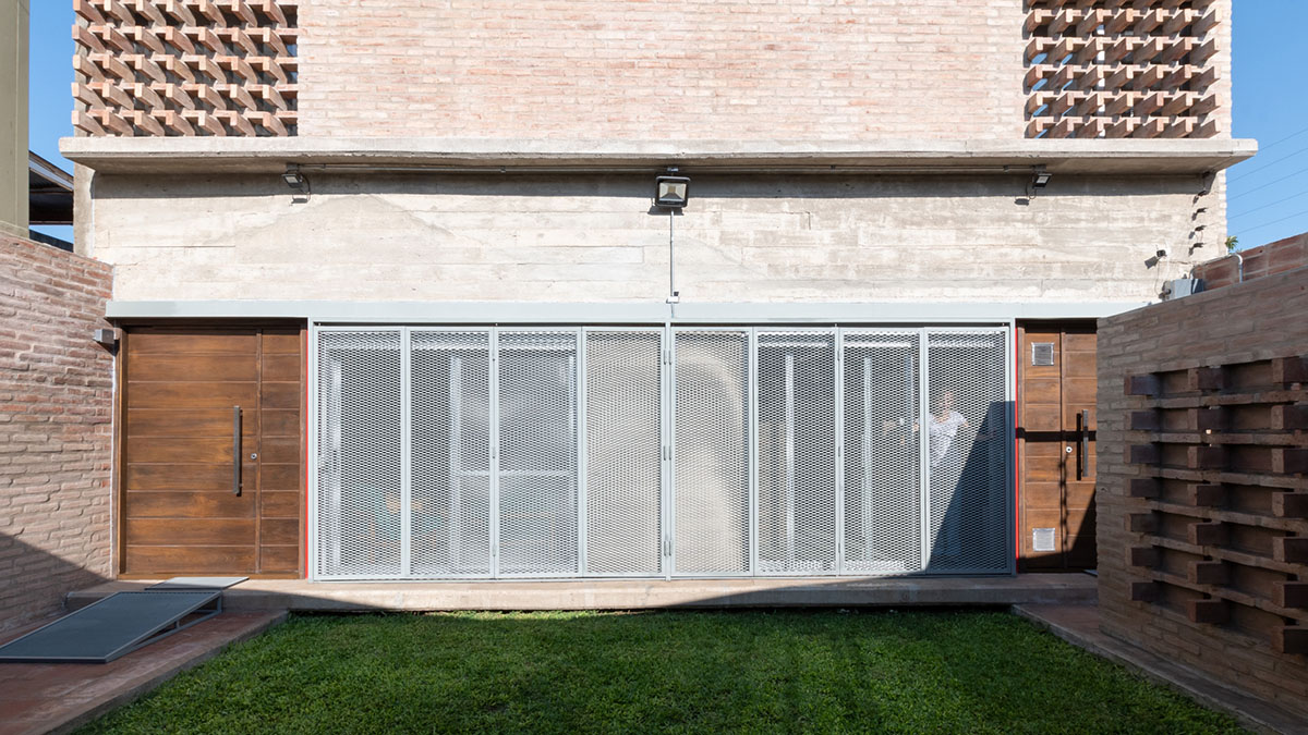 Fae + NOMADA complete residence with continuous elements and courtyards in Córdoba