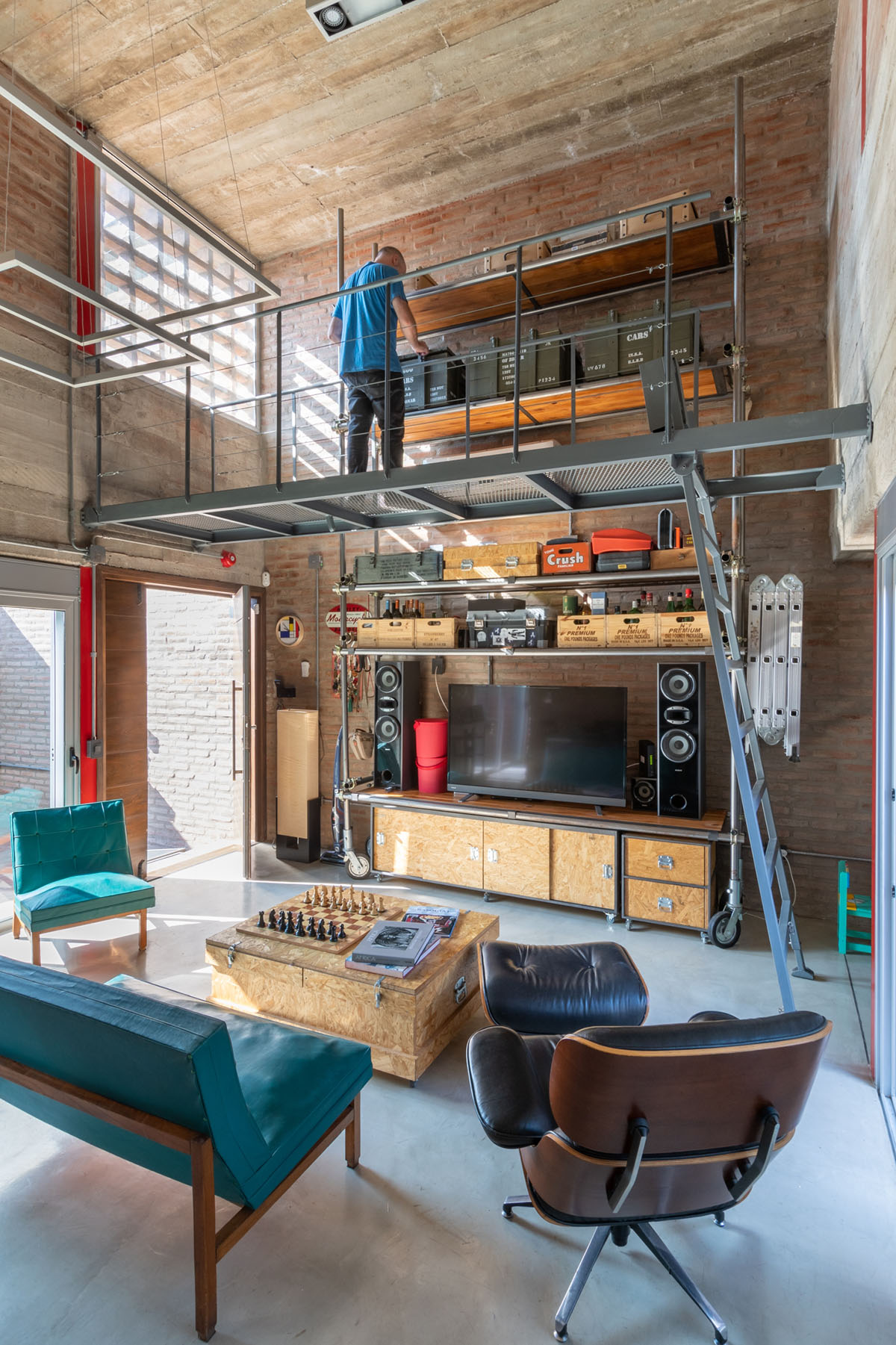 Fae + NOMADA complete residence with continuous elements and courtyards in Córdoba