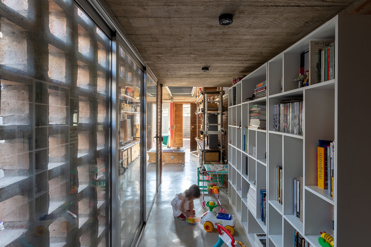 Fae + NOMADA complete residence with continuous elements and courtyards in Córdoba