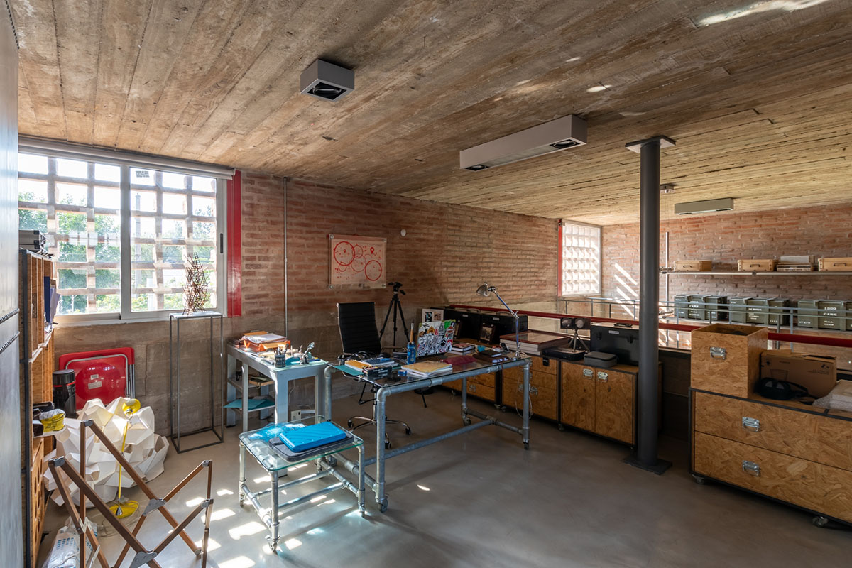 Fae + NOMADA complete residence with continuous elements and courtyards in Córdoba