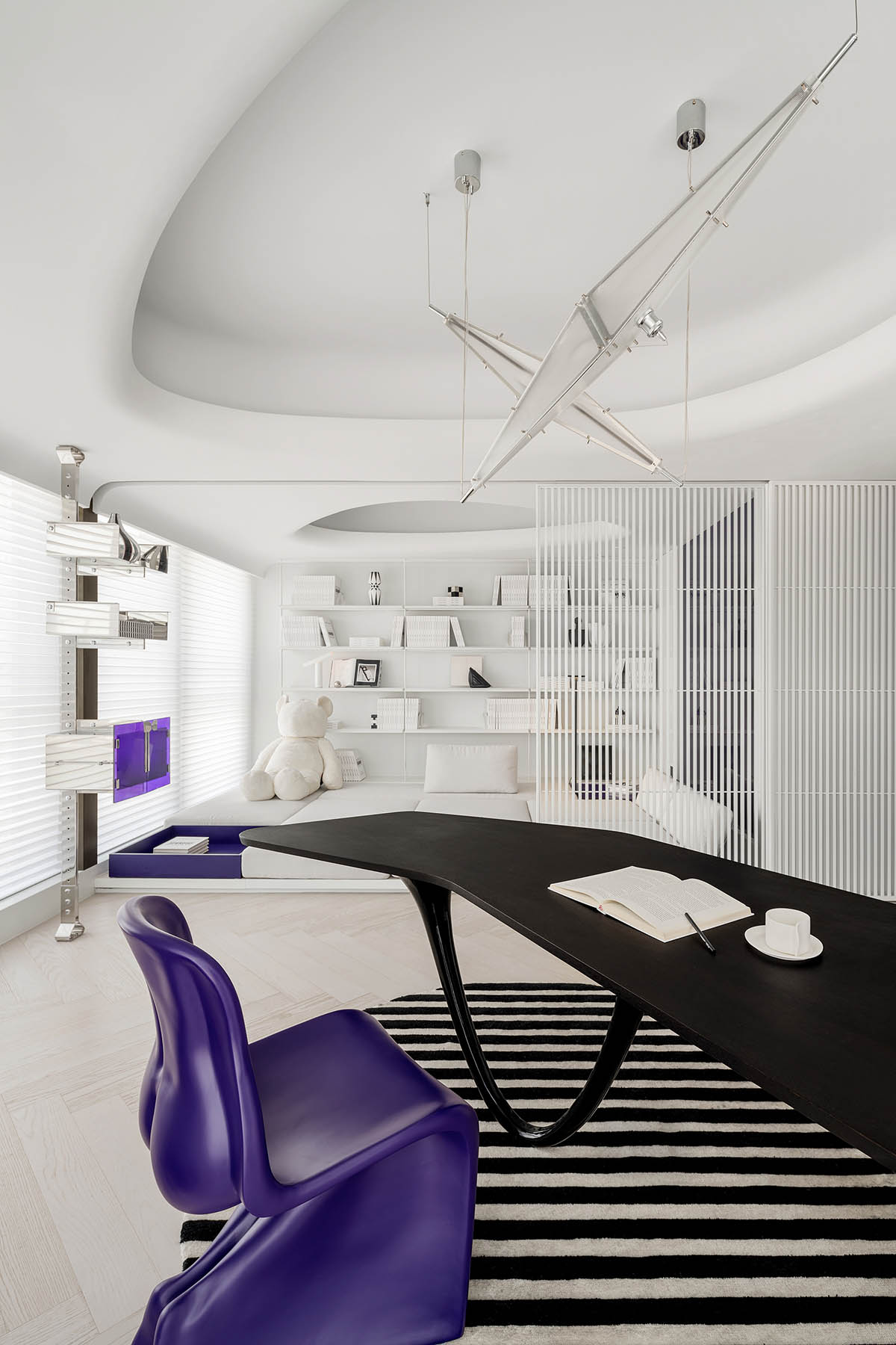 FREEFORM DESIGN completes apartment interior with fashionable and artistic look in China