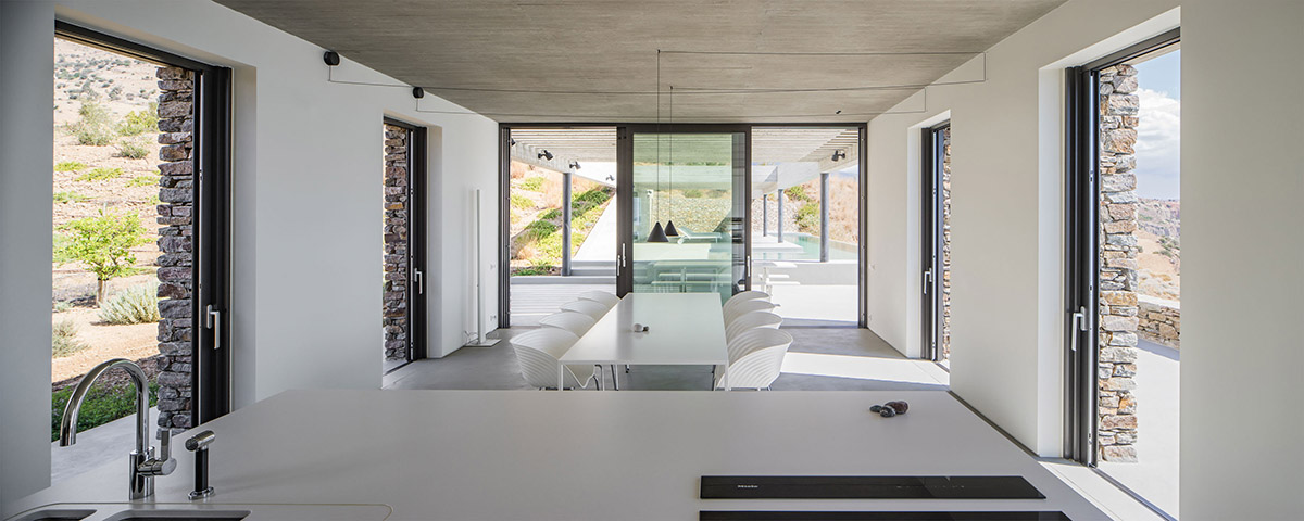 DecaACHITECTURE Completes Ring House On Top Of Deserted Landscape Of Crete