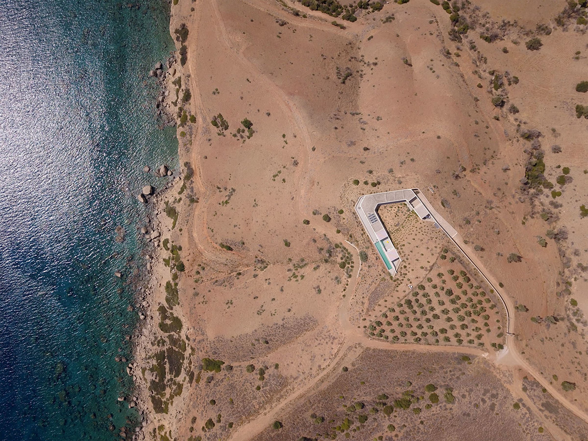 DecaACHITECTURE Completes Ring House On Top Of Deserted Landscape Of Crete