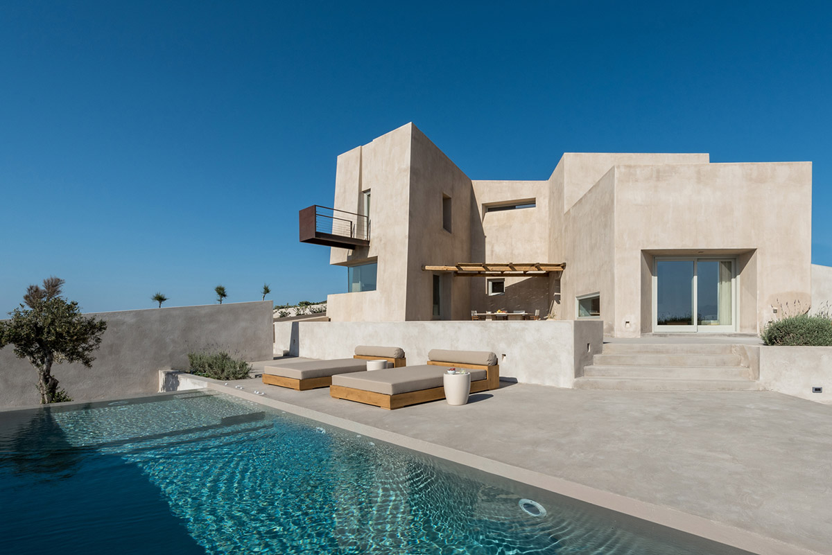Kapsimalis Architects Completes Cave-Like Summer Residence On The Outskirts Of Pyrgos