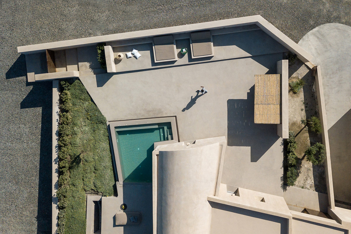 Kapsimalis Architects Completes Cave-Like Summer Residence On The Outskirts Of Pyrgos