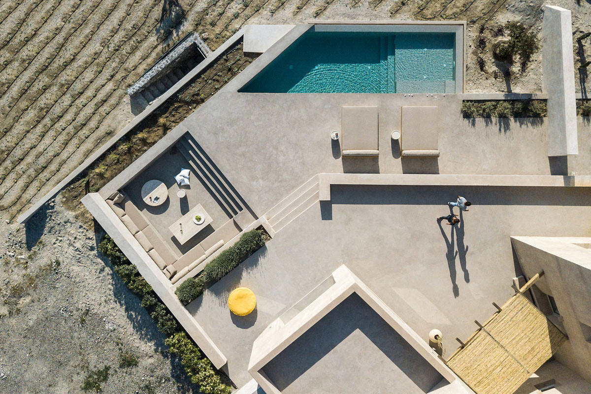 Kapsimalis Architects Completes Cave-Like Summer Residence On The Outskirts Of Pyrgos