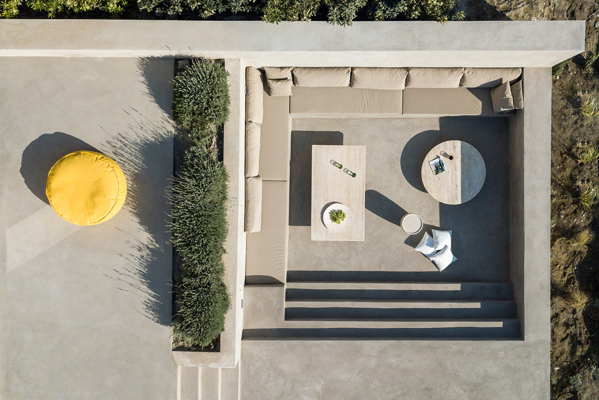 Kapsimalis Architects Completes Cave-Like Summer Residence On The Outskirts Of Pyrgos