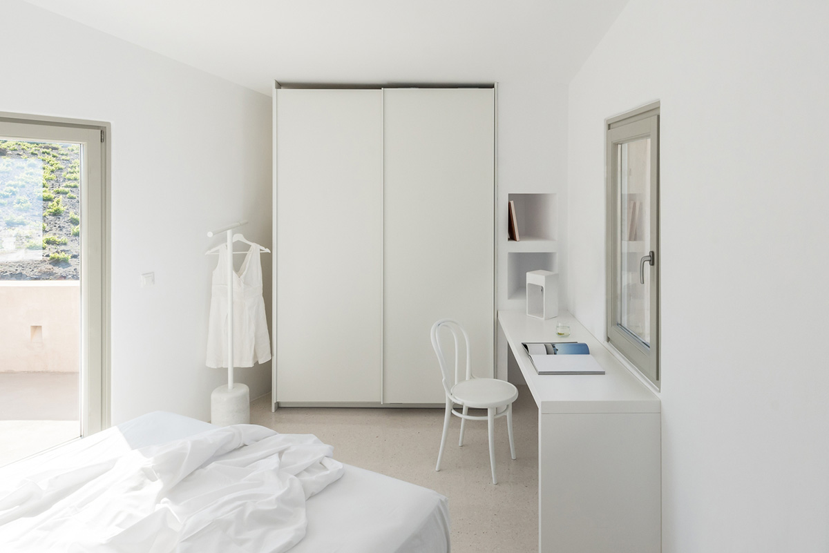 Kapsimalis Architects Completes Cave-Like Summer Residence On The Outskirts Of Pyrgos