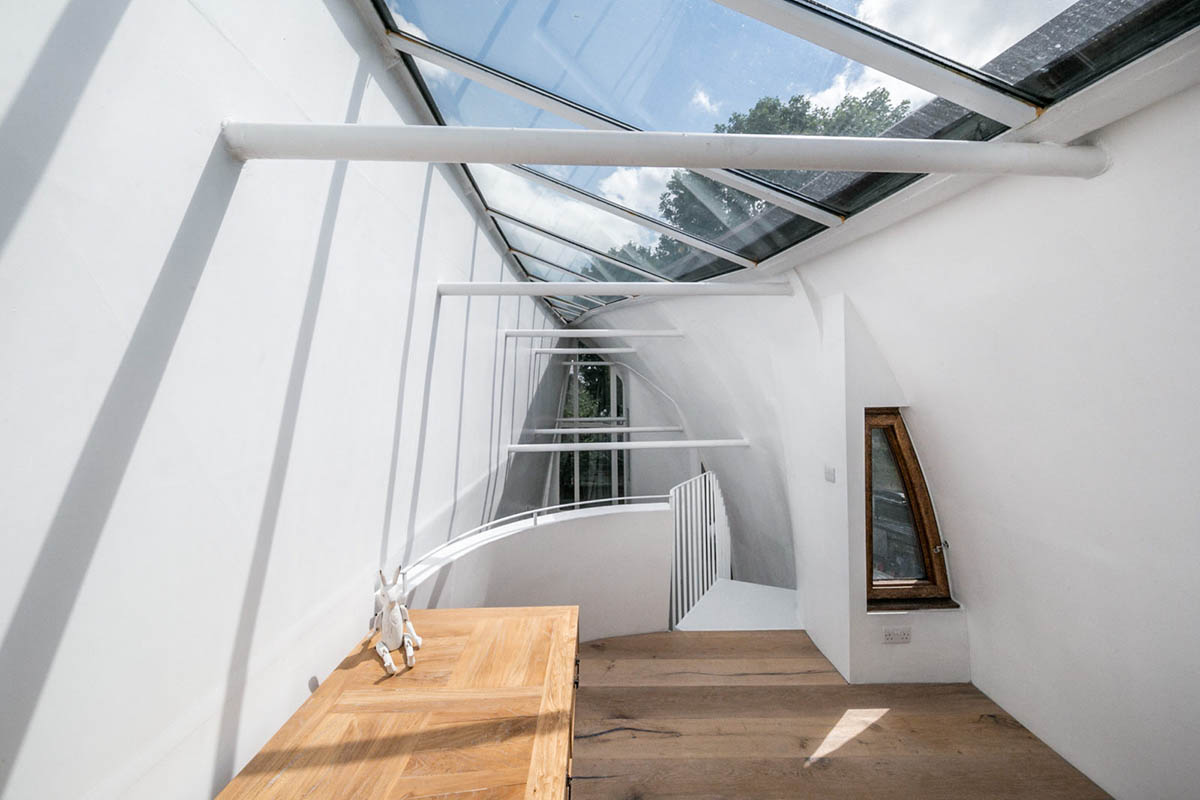 Undercurrent Architects' Live-Workspace Building Dominates City With Industrial Steel Exterior