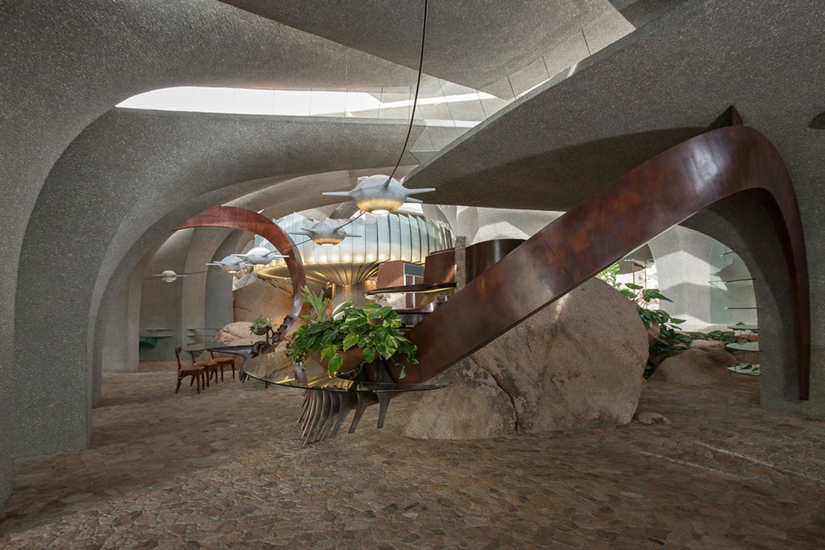 Joshua Tree House Perfectly Becomes Part Of The Landscape With Its Rugged Shell In California Desert