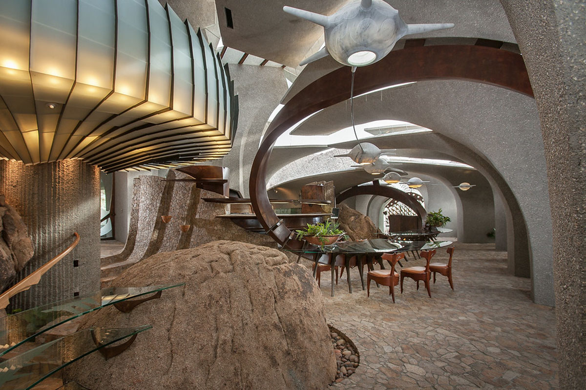 Joshua Tree House Perfectly Becomes Part Of The Landscape With Its Rugged Shell In California Desert