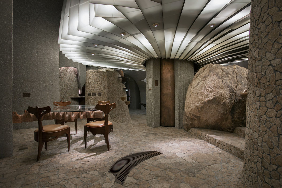 Joshua Tree House Perfectly Becomes Part Of The Landscape With Its Rugged Shell In California Desert