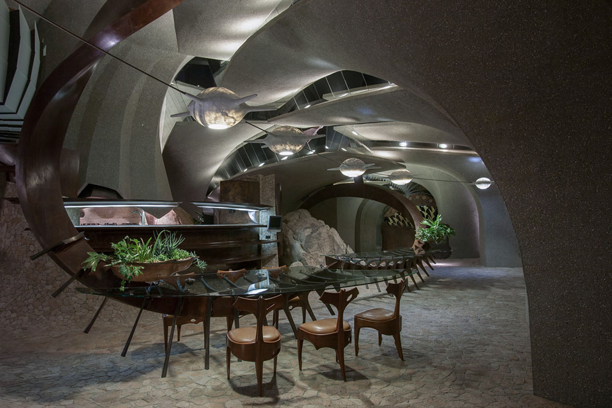 Joshua Tree House Perfectly Becomes Part Of The Landscape With Its Rugged Shell In California Desert