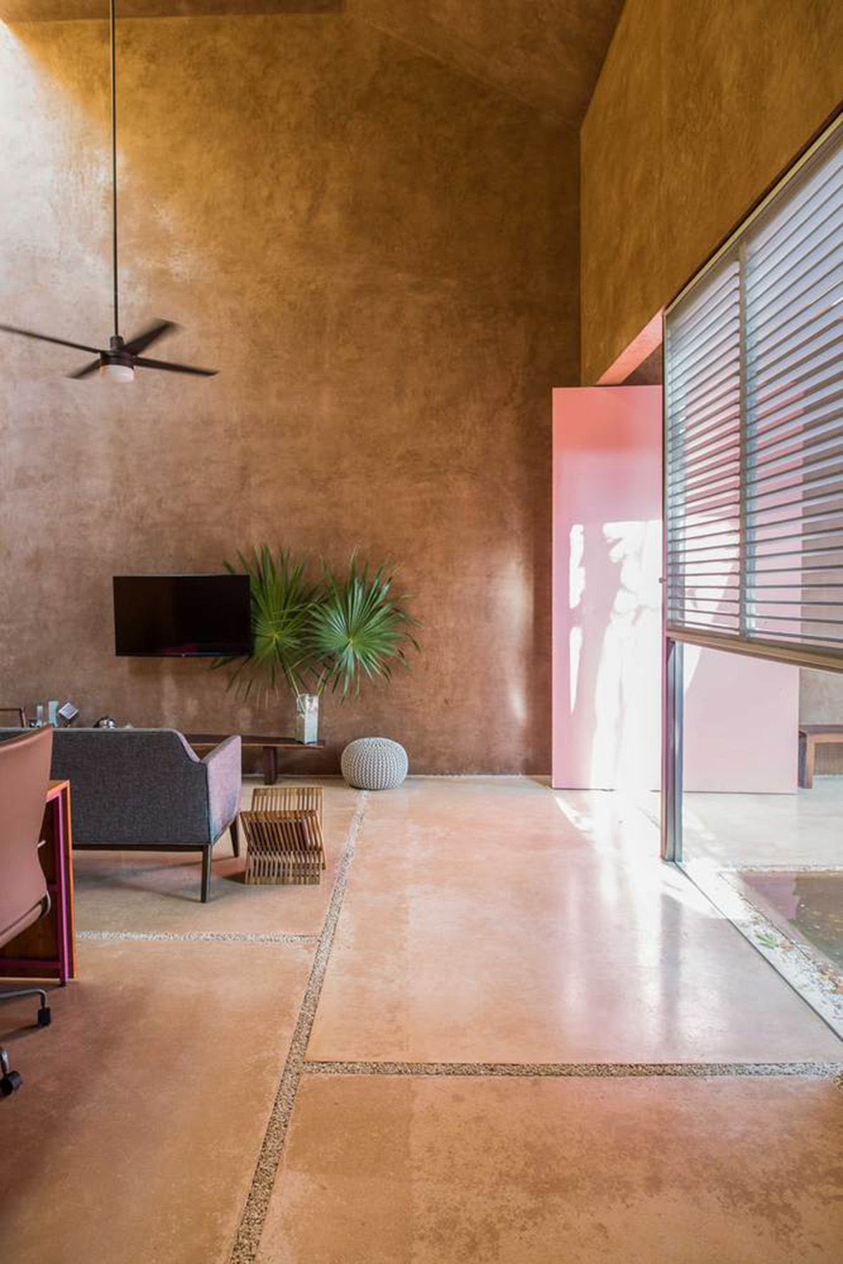 TACO Completes This Homelike And Pinkish Workshop Studio In A Lush Green Of Yucatan Peninsula