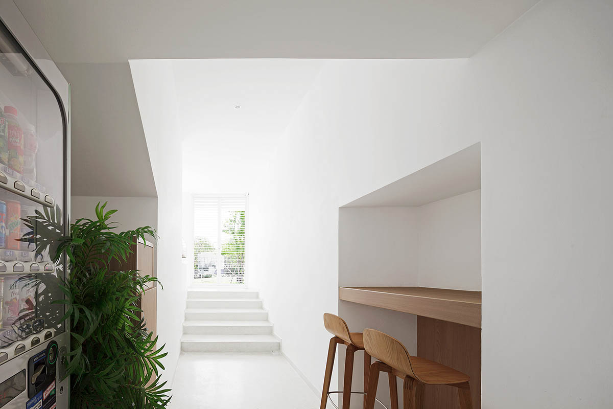 Design In Motion Completes Sky Clubhouse With Amphitheater-Like Entrance In Bangkok