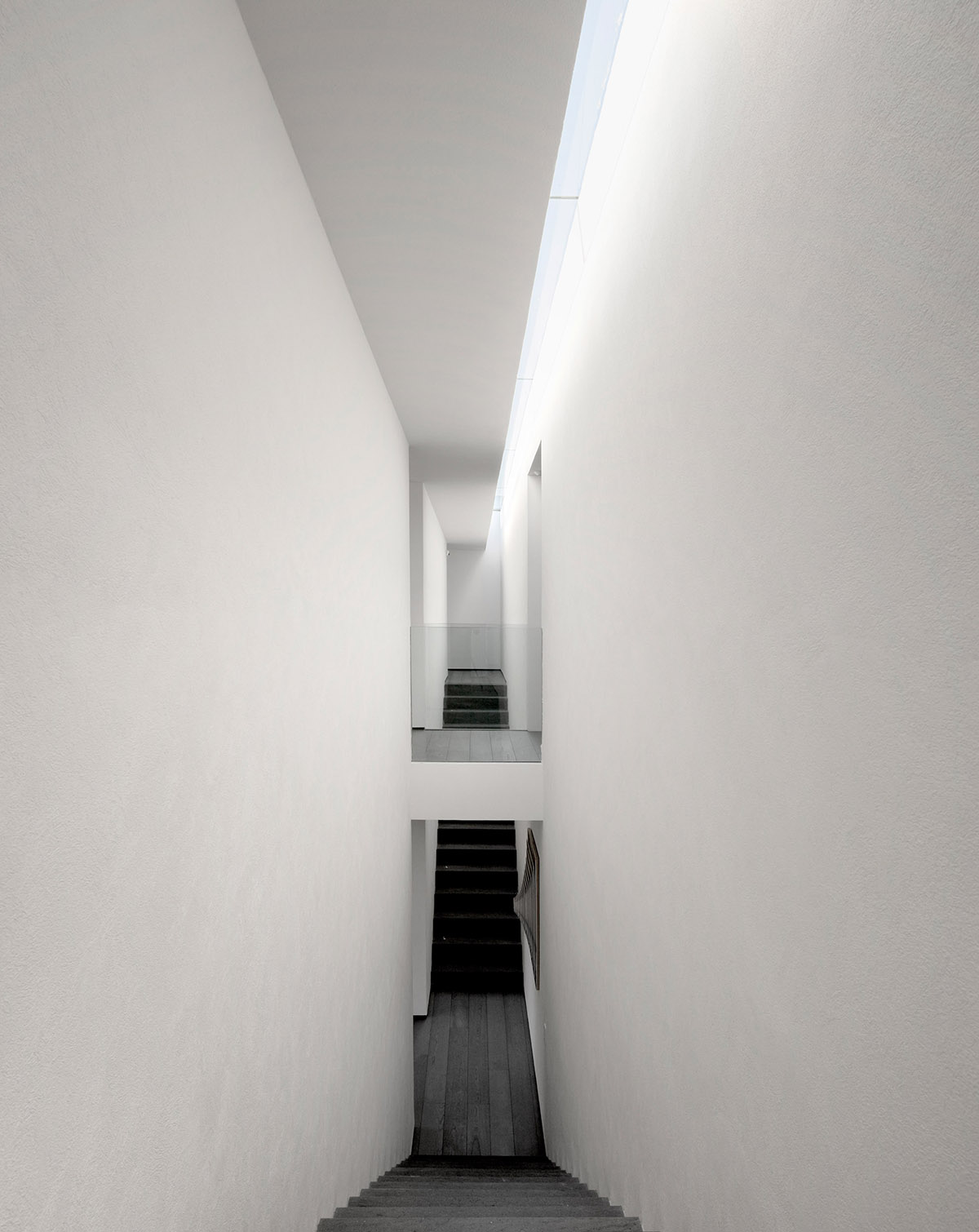 Studio MK27 Expands Gama Issa House In São Paulo