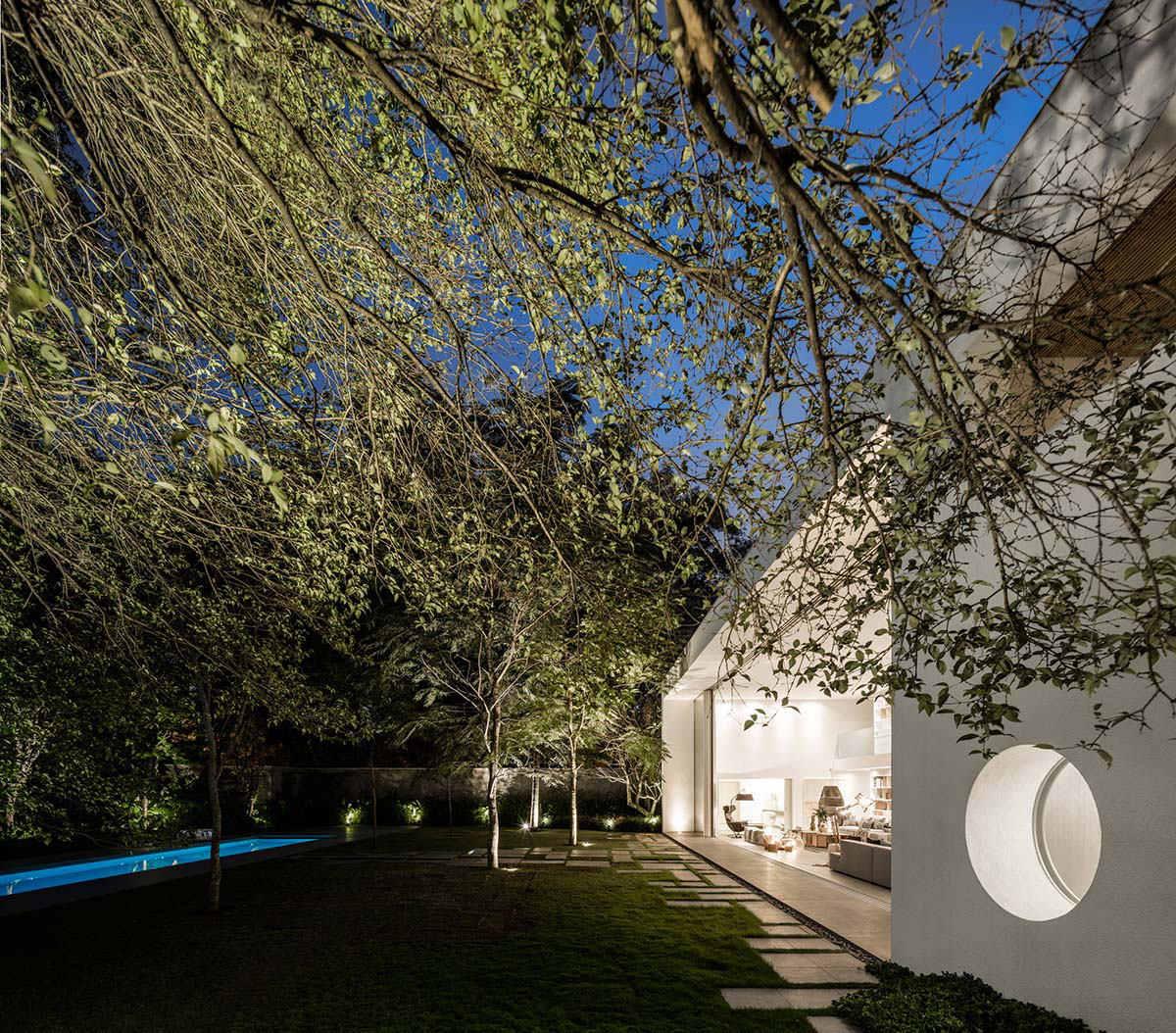 Studio MK27 Expands Gama Issa House In São Paulo