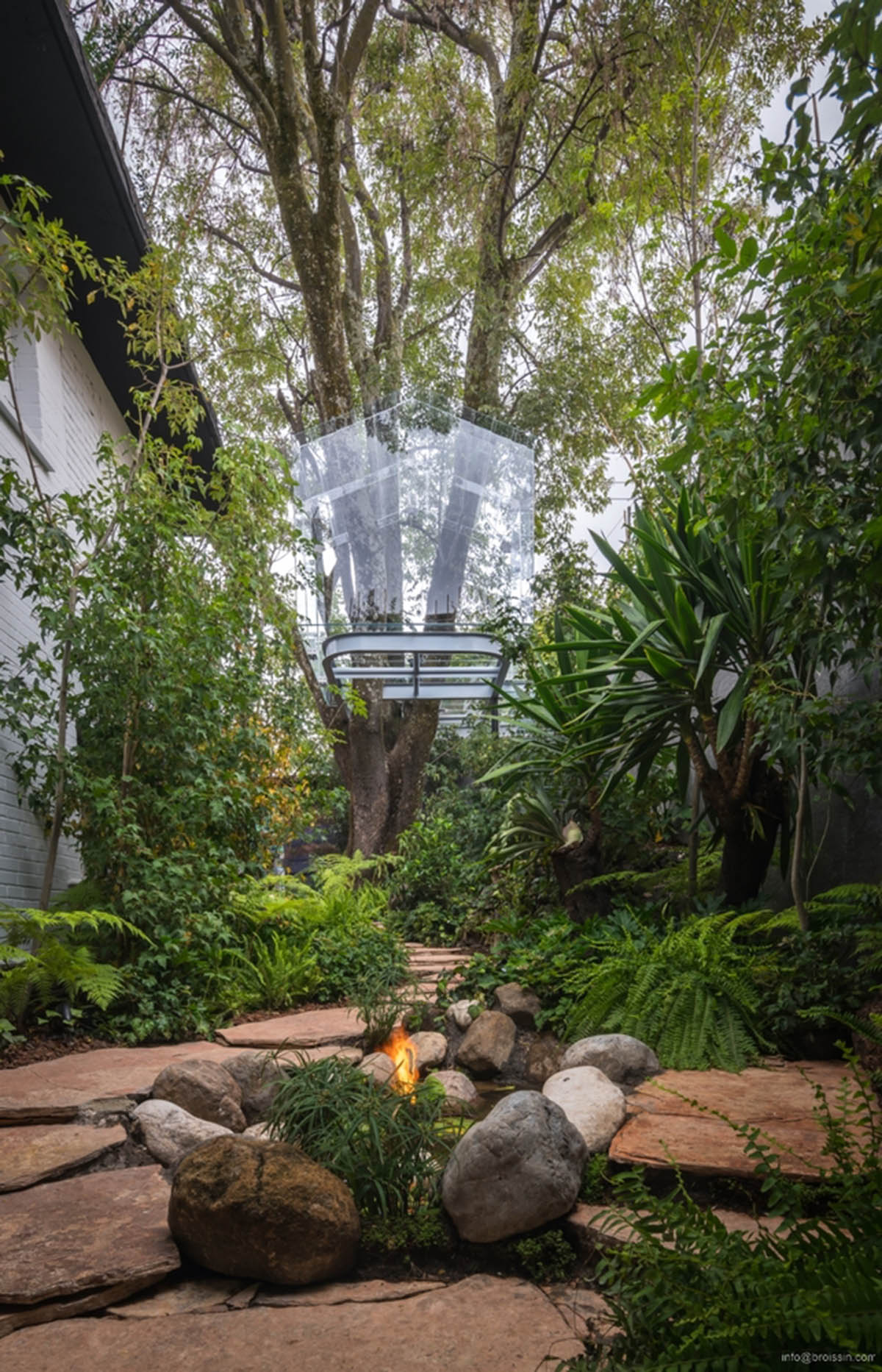 Broissin Arquitectos Designs A Small Tree House In Glass For Design Week Mexico