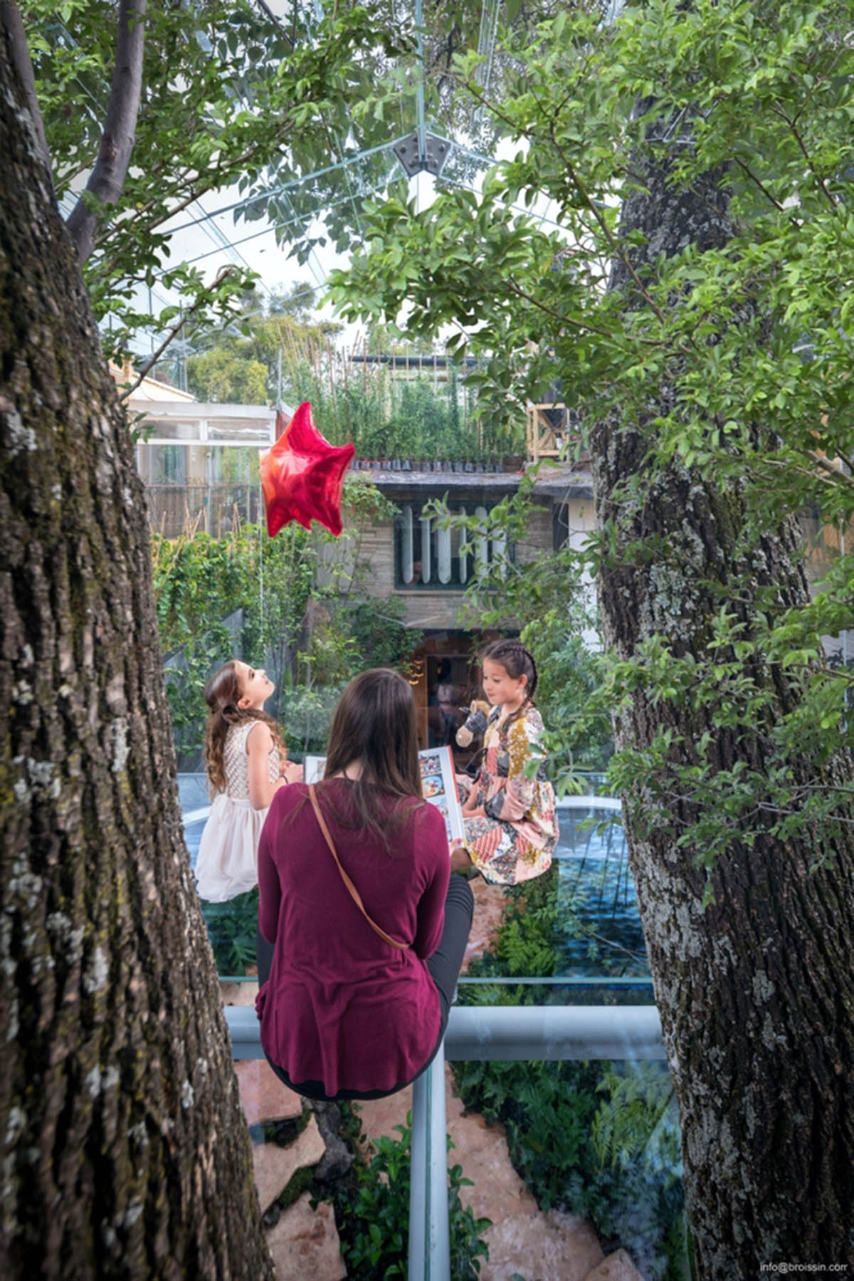 Broissin Arquitectos Designs A Small Tree House In Glass For Design Week Mexico