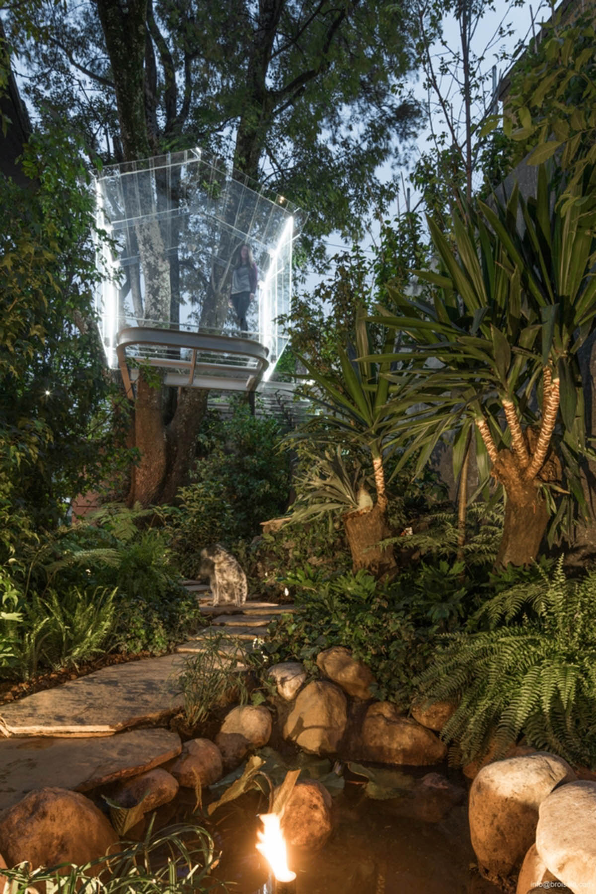 Broissin Arquitectos Designs A Small Tree House In Glass For Design Week Mexico