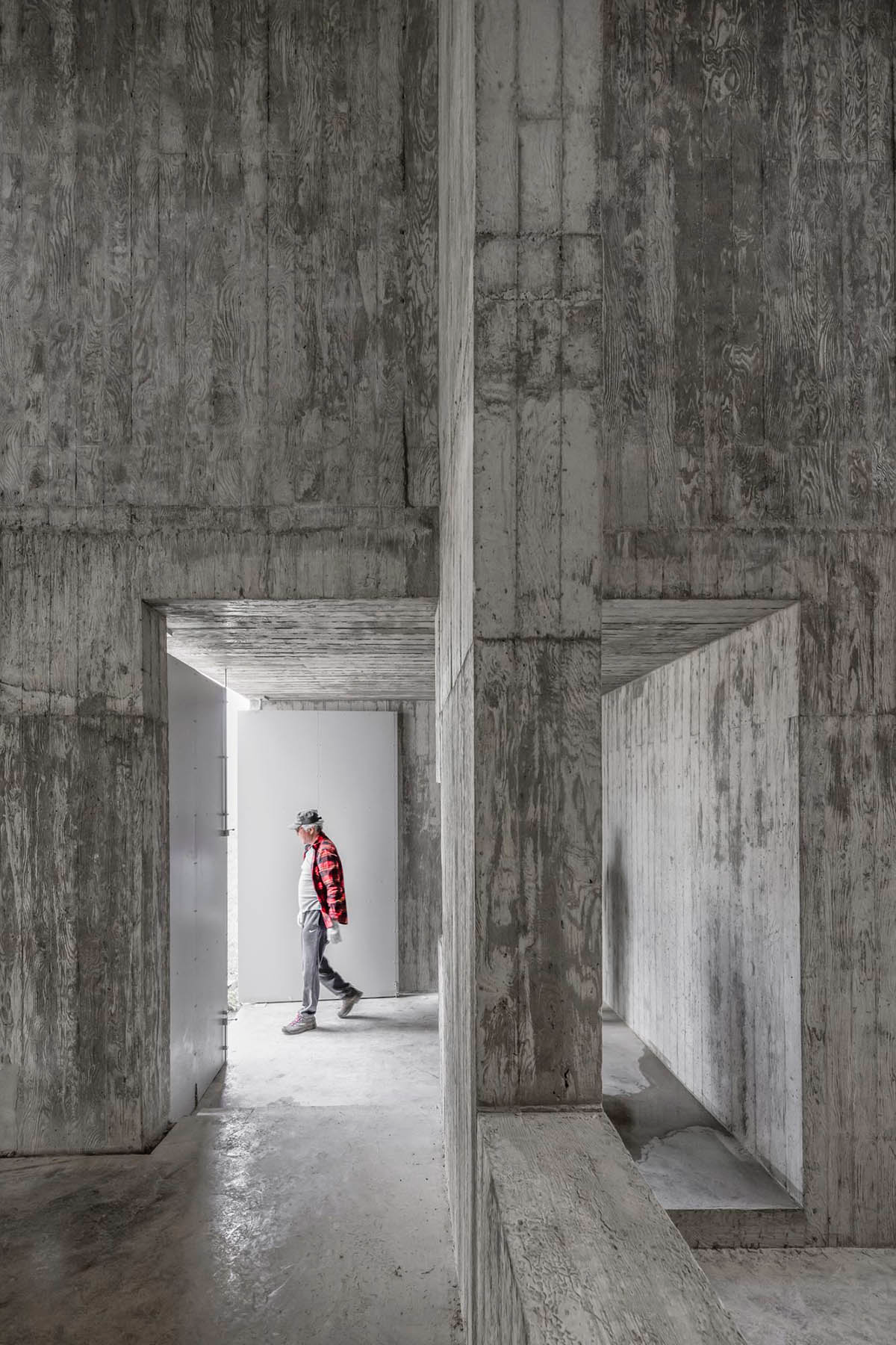 &Aacute;lvaro Siza Vieira And Carlos Castanheira Complete Trio Of Concrete Buildings In South Korean Forest