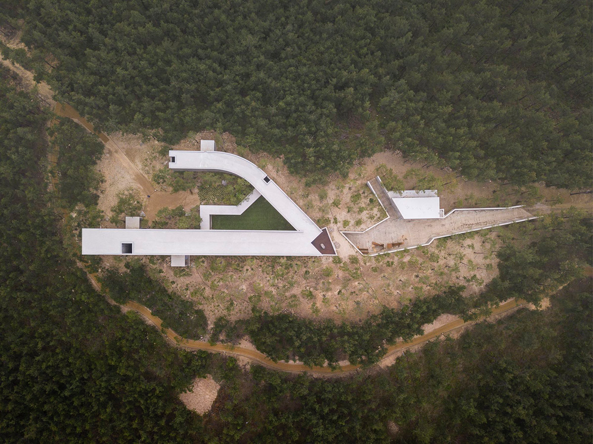 &Aacute;lvaro Siza Vieira And Carlos Castanheira Complete Trio Of Concrete Buildings In South Korean Forest