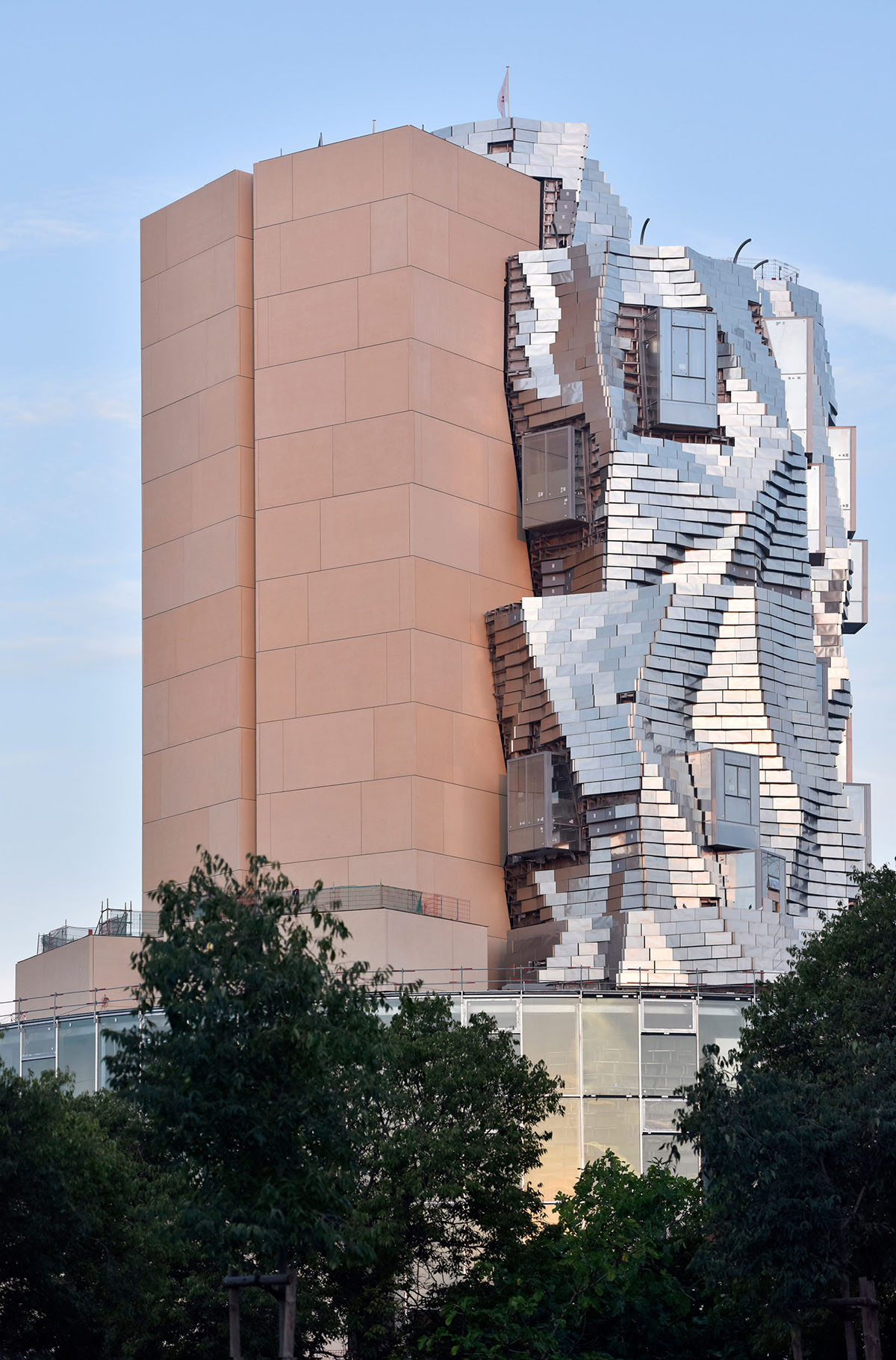 Frank Gehry's Twinkling Luma Arles Tower Takes Shape In France