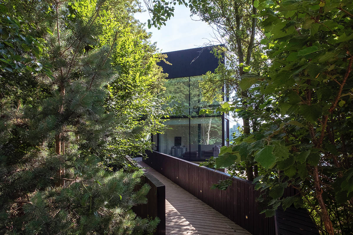 Mecanoo Completes Glass Villa With Dark Stripes On A Lake In Lechlade