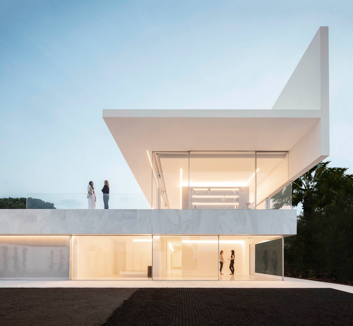 Fran Silvestre Arquitectos Completes Hofmann House With Extruded Roof In Valencia