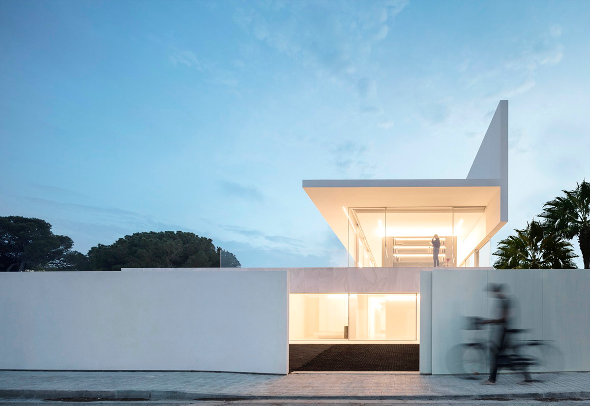 Fran Silvestre Arquitectos Completes Hofmann House With Extruded Roof In Valencia