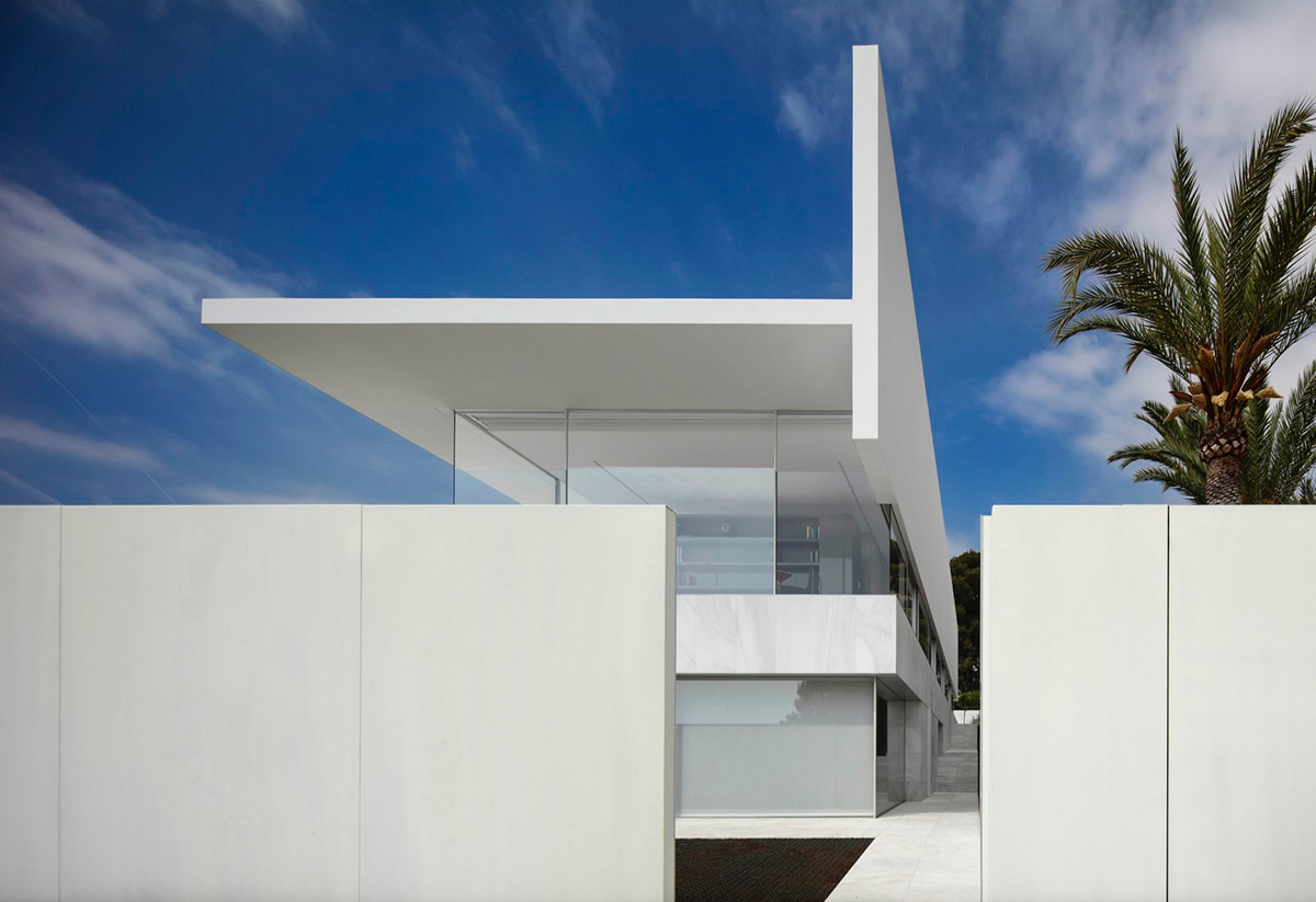 Fran Silvestre Arquitectos Completes Hofmann House With Extruded Roof In Valencia