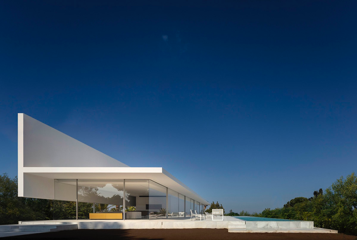 Fran Silvestre Arquitectos Completes Hofmann House With Extruded Roof In Valencia