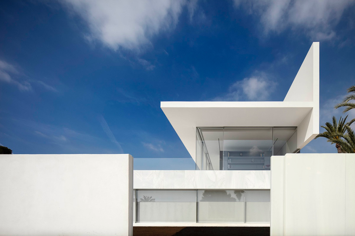 Fran Silvestre Arquitectos Completes Hofmann House With Extruded Roof In Valencia