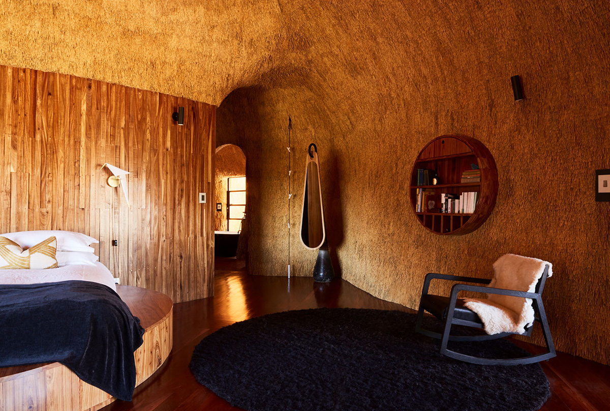 Porky Hefer's first secluded house was built from organic materials in the Namib Desert
