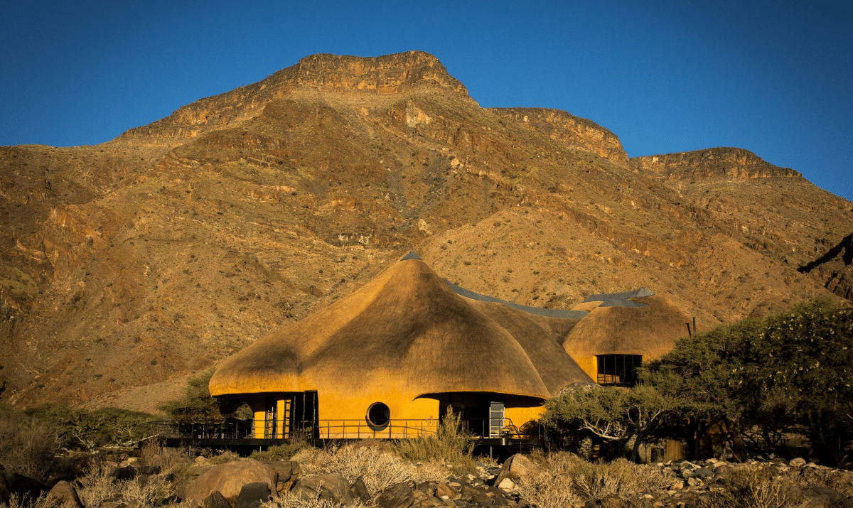 Porky Hefer's first secluded house was built from organic materials in the Namib Desert