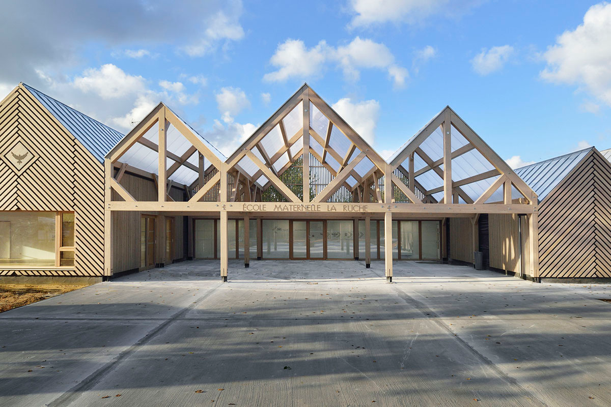 This human-scale school in French town wrapped by different geometry of wood claddings
