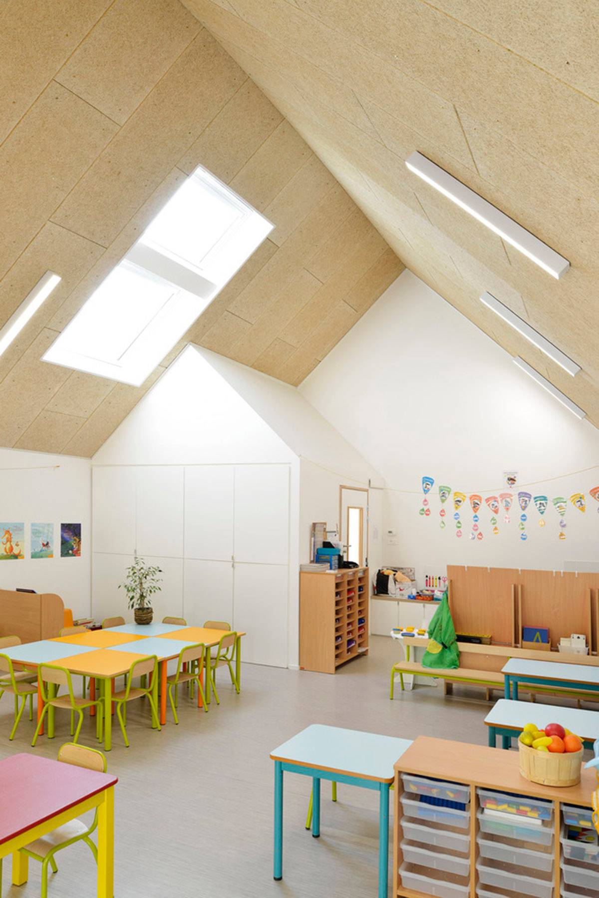 This human-scale school in French town wrapped by different geometry of wood claddings