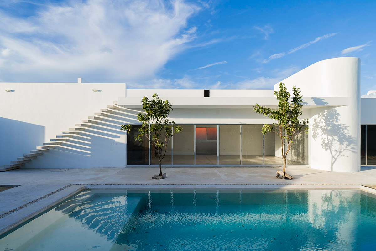 Garrido Lizarraga Arquitectos' white-coloured family house is enriched with cylindrical volumes