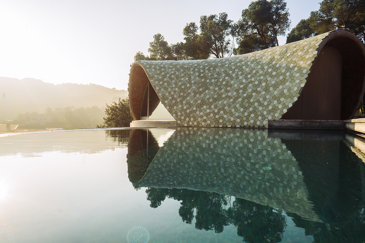 Enric Ruiz Geli reinterpreted Catalan vault with digital manufacturing for a villa in Spain