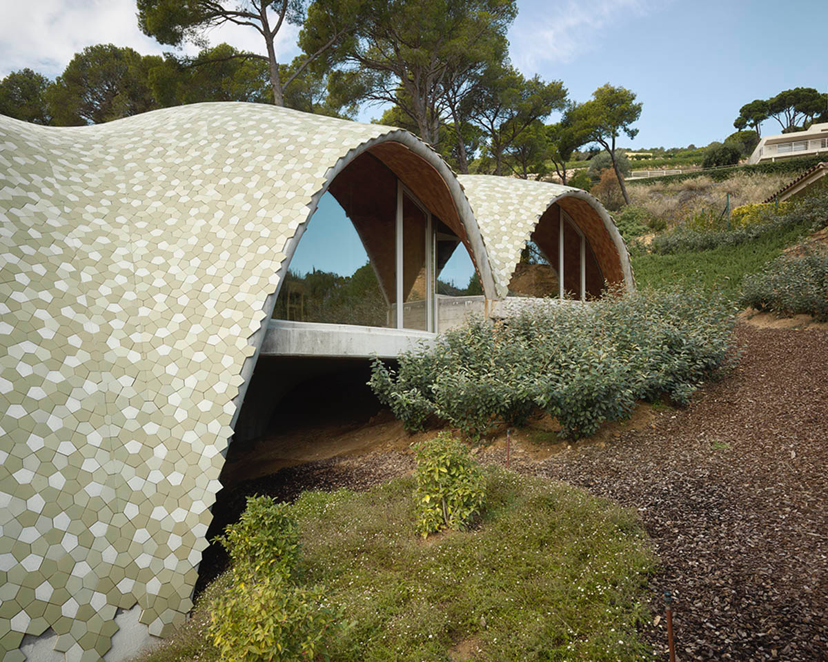 Enric Ruiz Geli reinterpreted Catalan vault with digital manufacturing for a villa in Spain