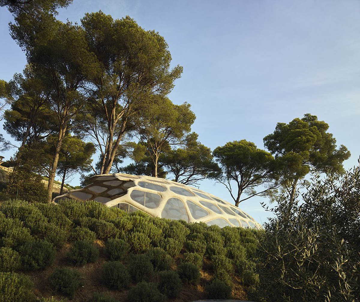 Enric Ruiz Geli reinterpreted Catalan vault with digital manufacturing for a villa in Spain