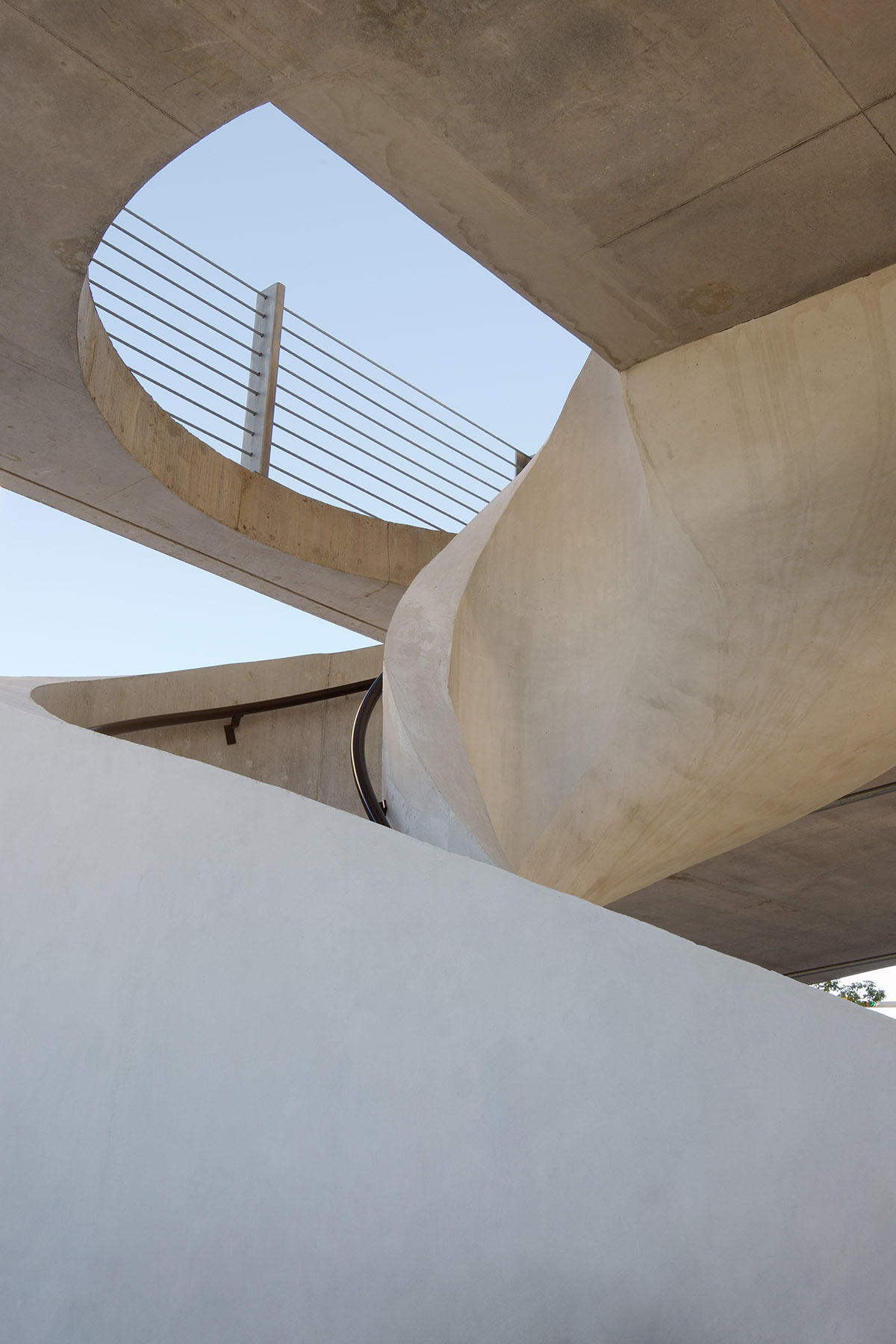 Oppenheim Architecture designs GLF Headquarters with large shifted concrete volumes in Miami river