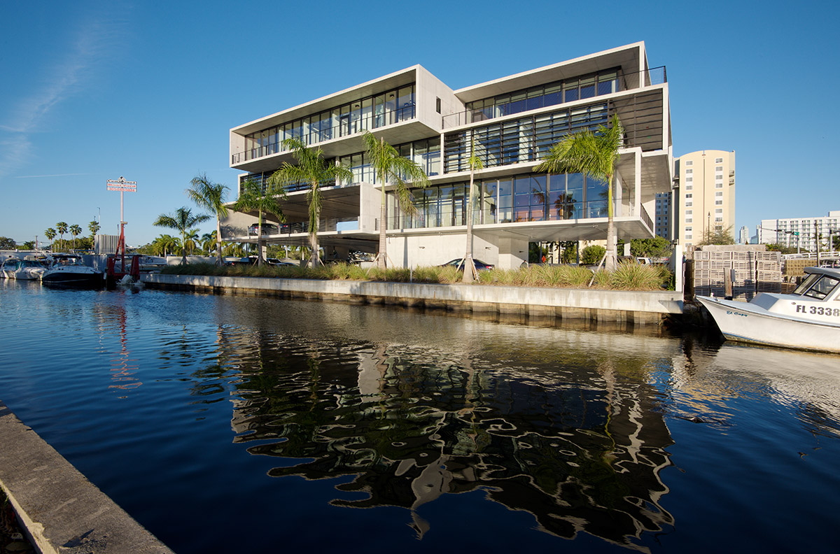 Oppenheim Architecture designs GLF Headquarters with large shifted concrete volumes in Miami river