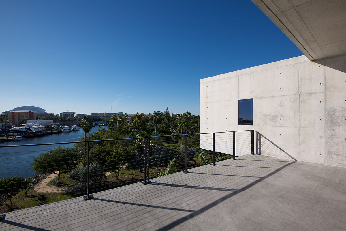 Oppenheim Architecture designs GLF Headquarters with large shifted concrete volumes in Miami river