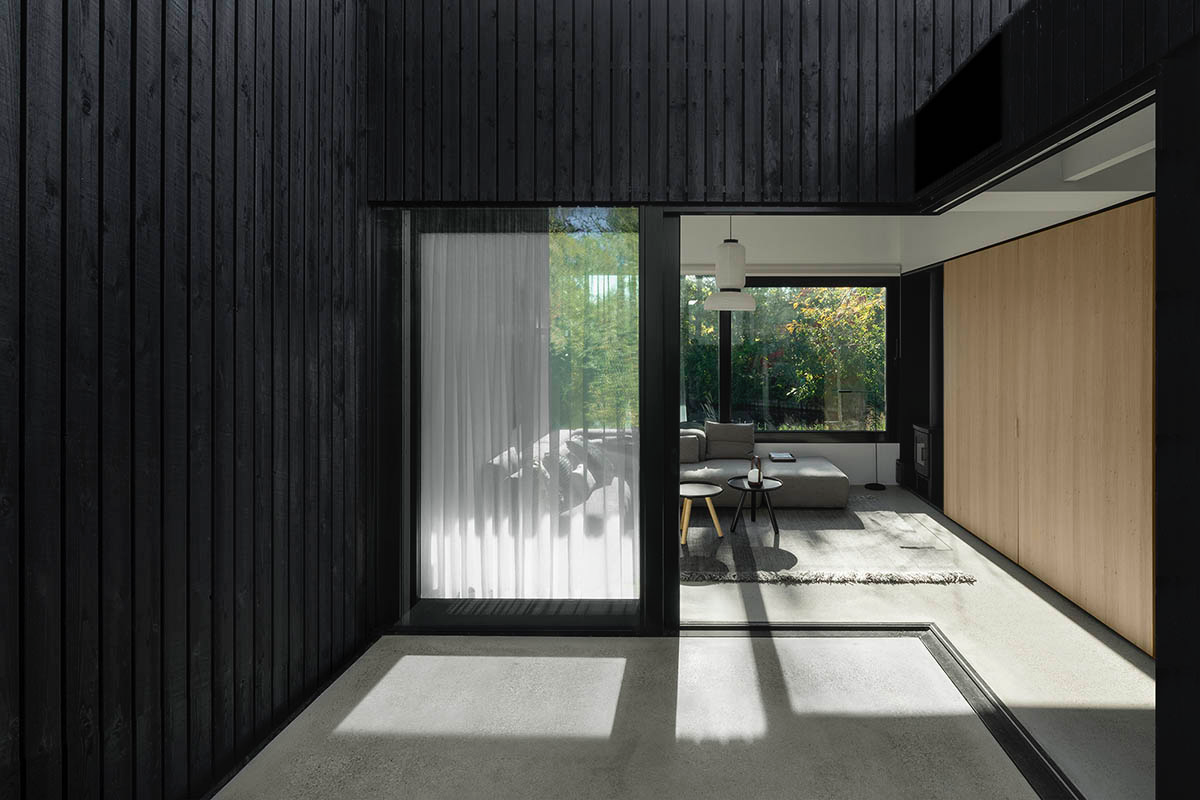 Chris Collaris and i29 built this tiny holiday home to adapt living spaces to all panoramas in nature