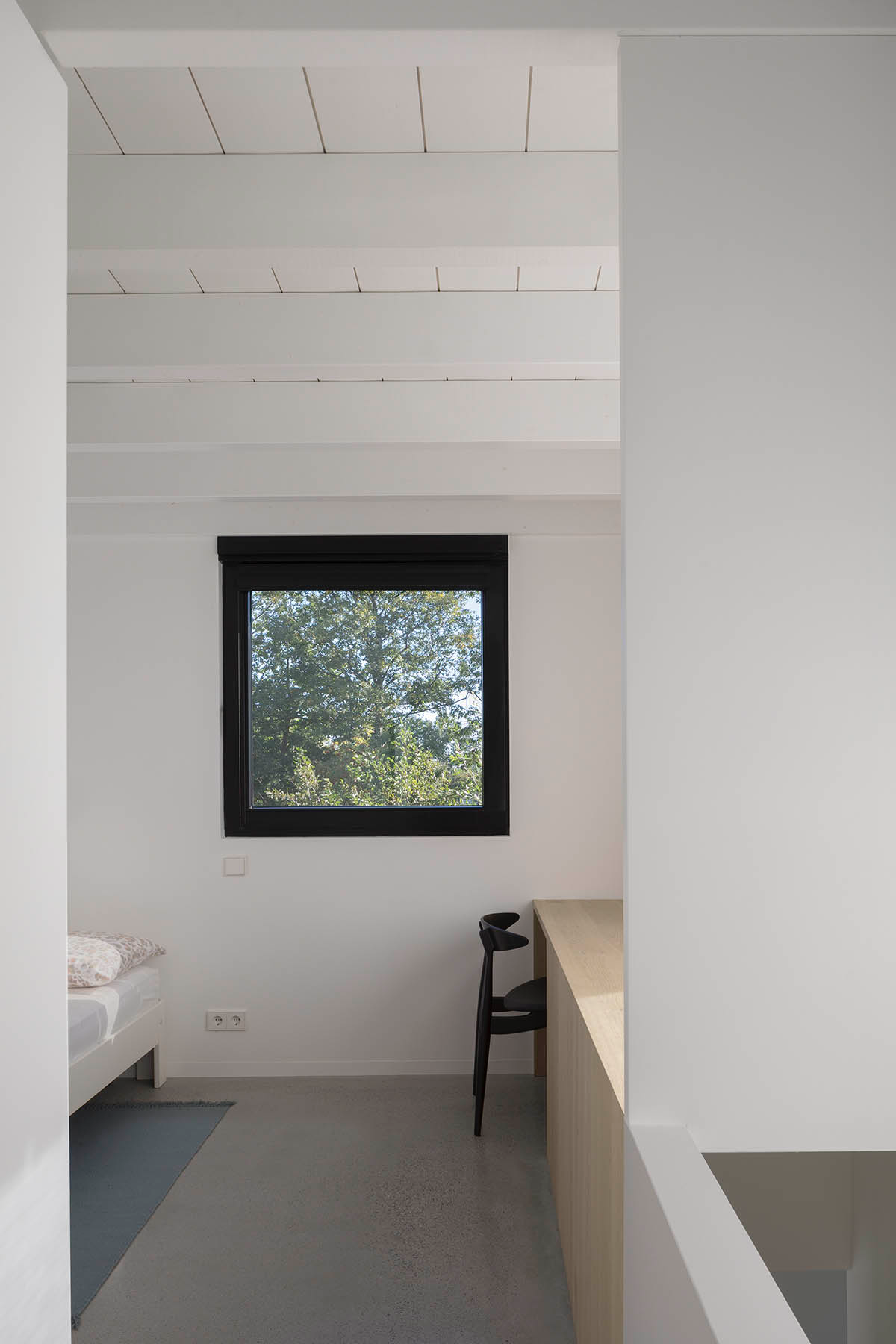 Chris Collaris and i29 built this tiny holiday home to adapt living spaces to all panoramas in nature