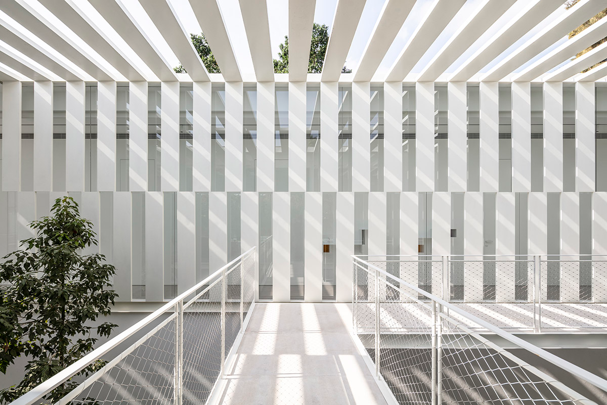 Large sunken yard defines the program of Split House designed by Pitsou Kedem Architects in Israel